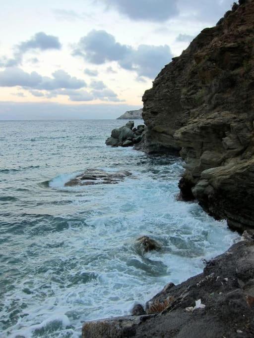 Lenico Beachfront Suites Agia Pelagia  Exterior foto