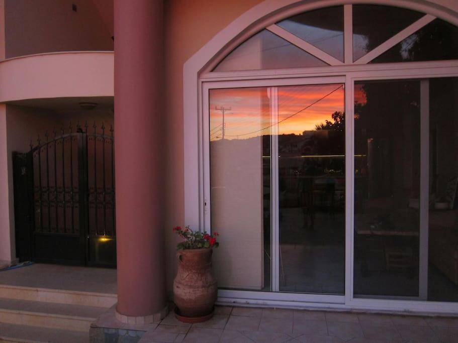 Lenico Beachfront Suites Agia Pelagia  Exterior foto